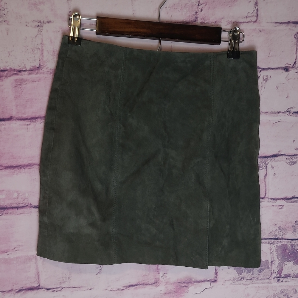 BLANK NYC SAGE GREEN GRAY 100% SUEDE LEATHER ZIPPER BACK MINI SKIRT WOMENS 25
